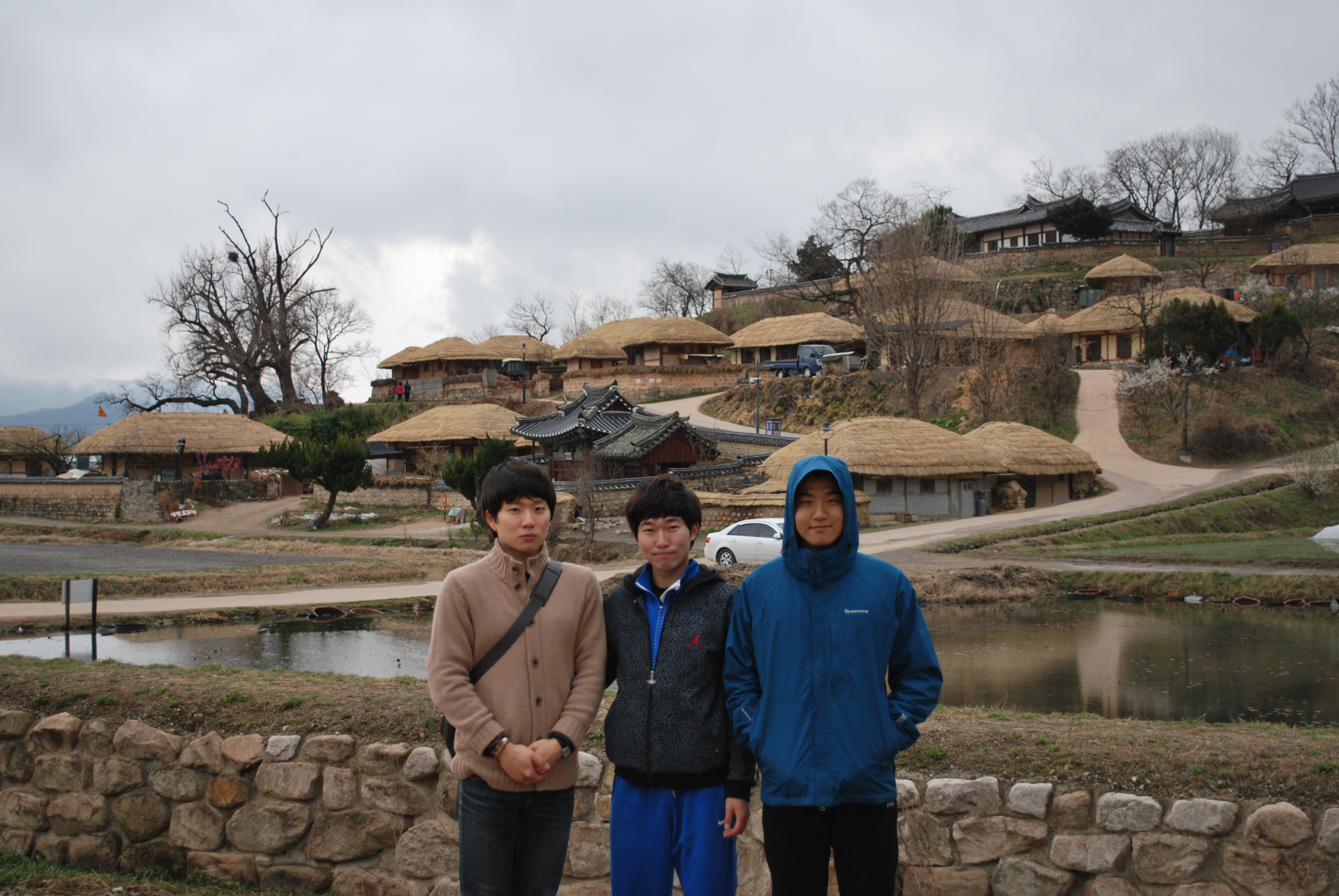 설계 수요일반 양동마을 인증사진입니다. (임정우, 김기철, 이태훈)